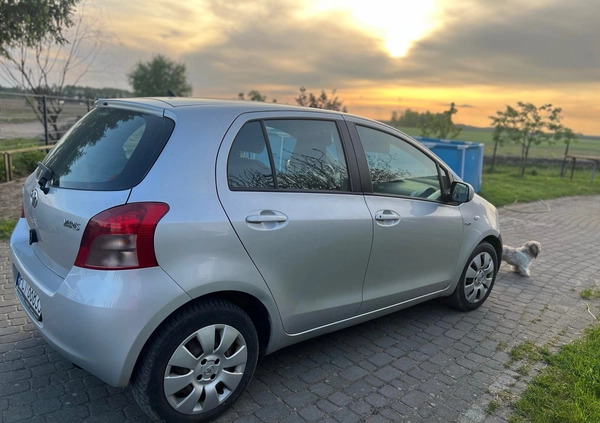 Toyota Yaris cena 10800 przebieg: 192000, rok produkcji 2006 z Trzcianka małe 56